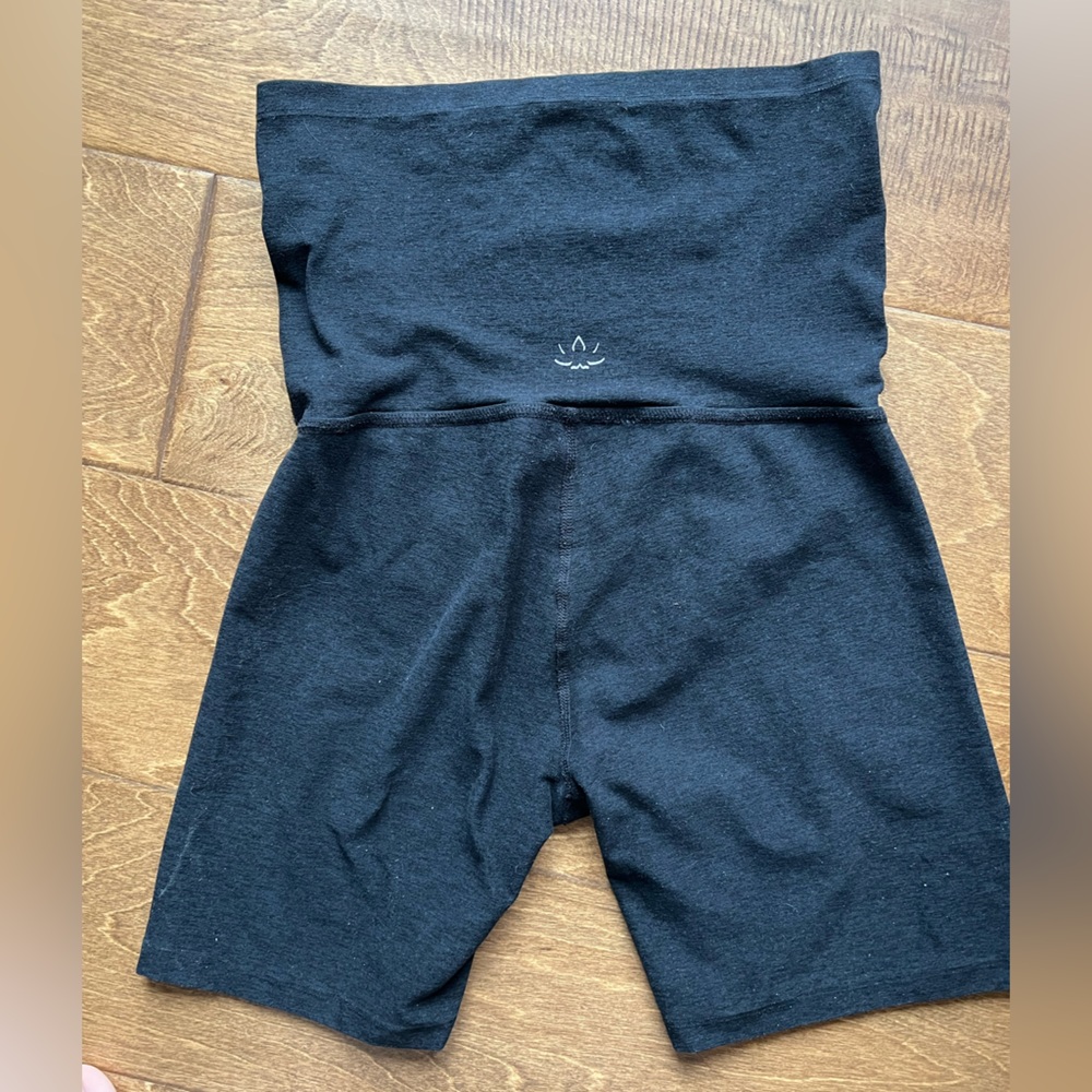 Beyond the Bump Beyond Yoga Spacedye maternity shorts. Size medium